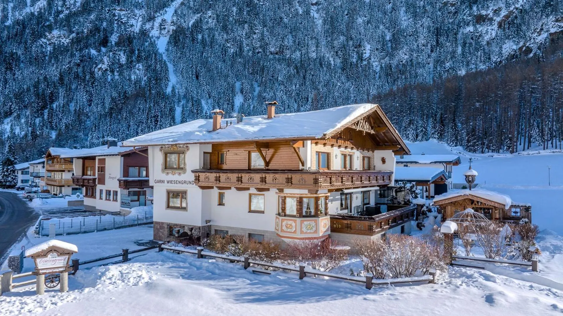 Apart Wiesengrund contacts